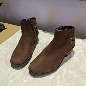 NWOT Teva “Foxy” Nubuck Leather Boots Size 7.5